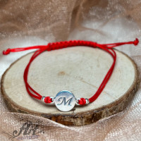 Гривна с червен конец и сребърна буква "М" B-5023